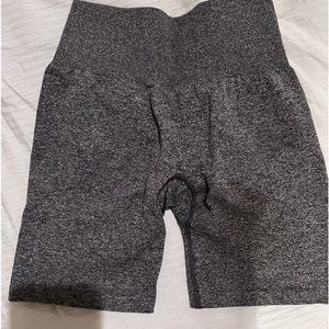 NVGTN SCRUNCH BOOTY SHORTS
